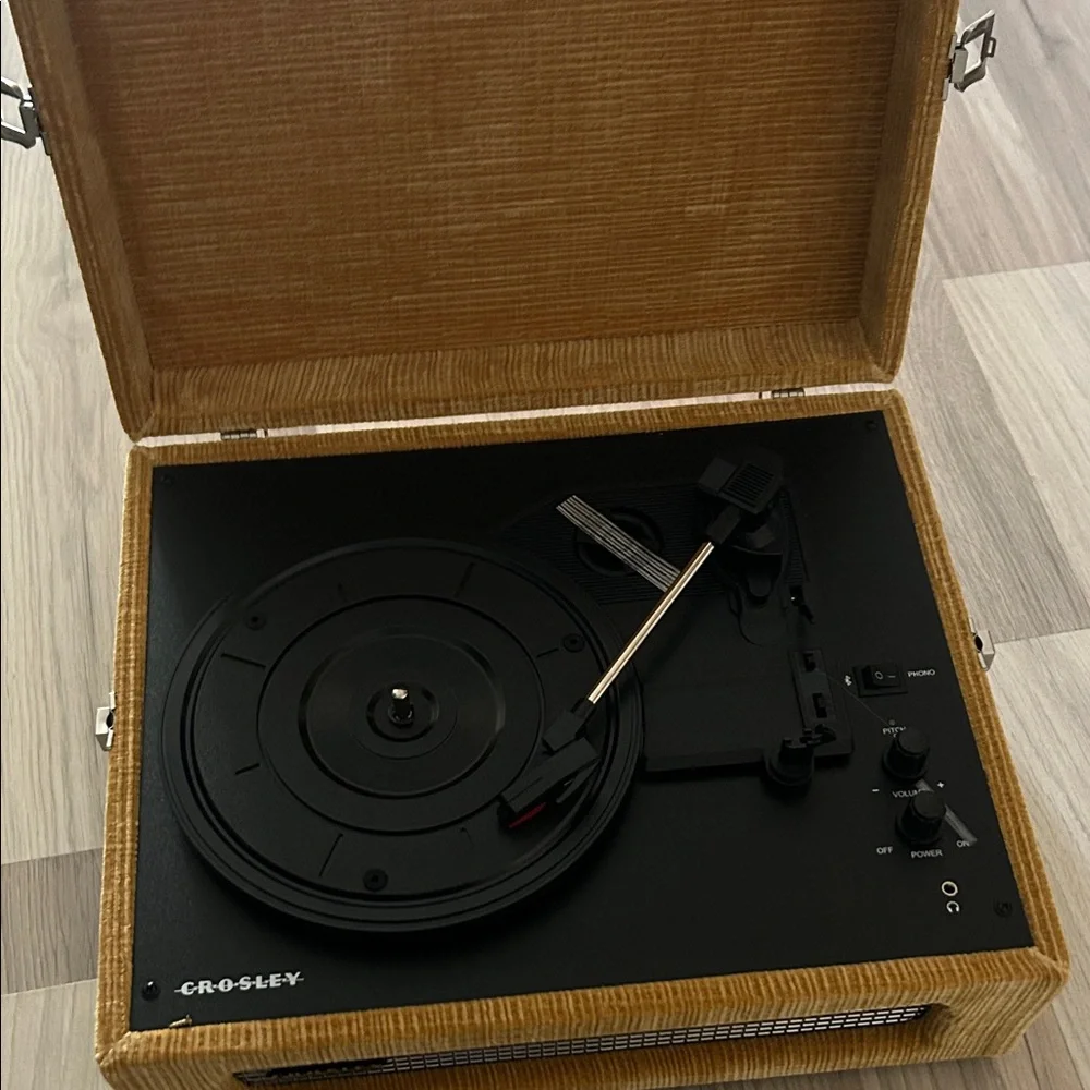 Crosley Vintage-Style Turntable in Mustard and Black - Picture 2 of 4